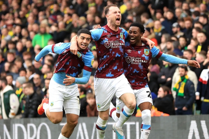 曼城5-1狂胜伯恩利：哈兰德2射1传闪耀，艾斯特福乌龙“双响”成奇景