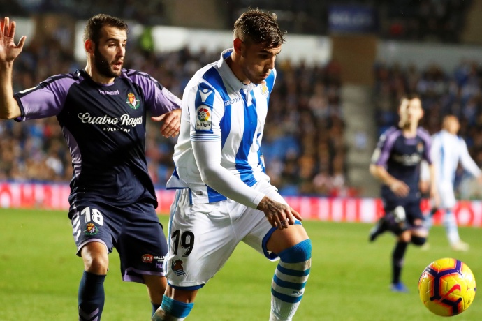 巴萨2-1逆转皇家社会 莱万破门助巴萨1分领跑西甲 第2张