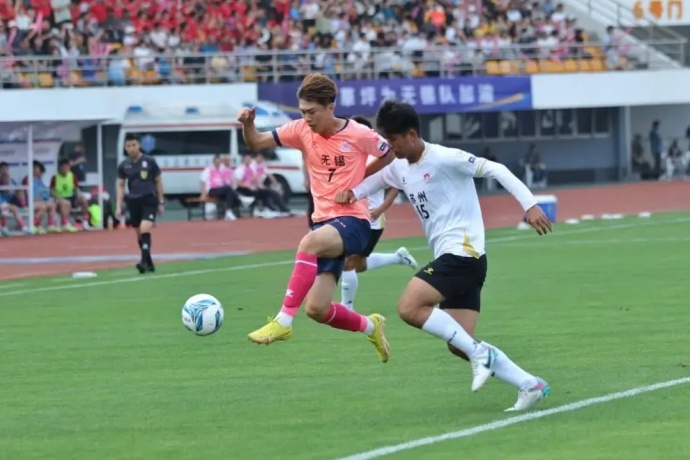 无锡三箭齐发3-0客胜盐城，吴磊传射夏锡成头槌，无锡半决赛约战南通 第2张