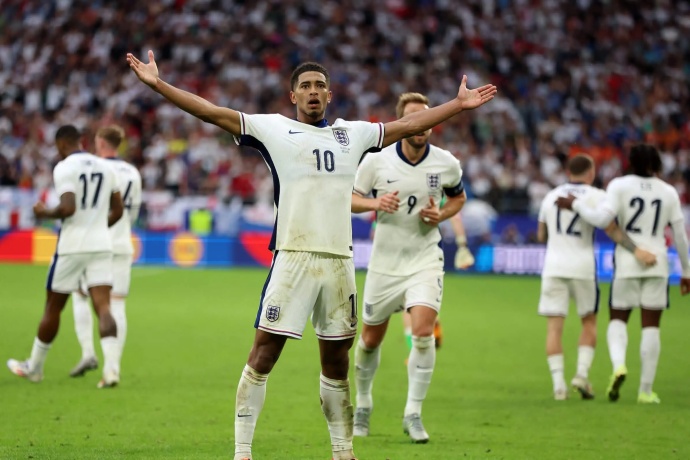 英格兰3-0完胜威尔士 萨卡传射建功领衔三连胜，三狮军团友谊赛展雄风