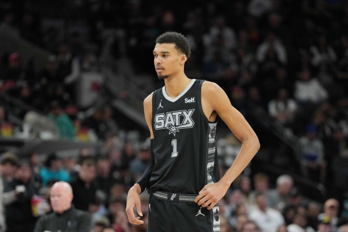 文班亚马27+11率马刺逆袭！21-4攻击波击溃步行者 季前赛4连胜稳居榜首