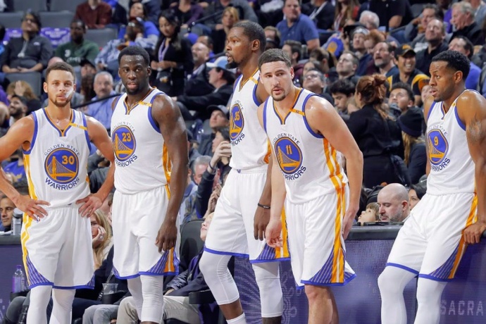 开拓者勇士季前激战：开拓者半场61 - 56暂压勇士 第2张