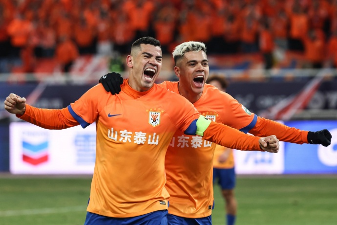 中超焦点战:山东泰山主场迎战上海海港,争冠判官能否改写历史?