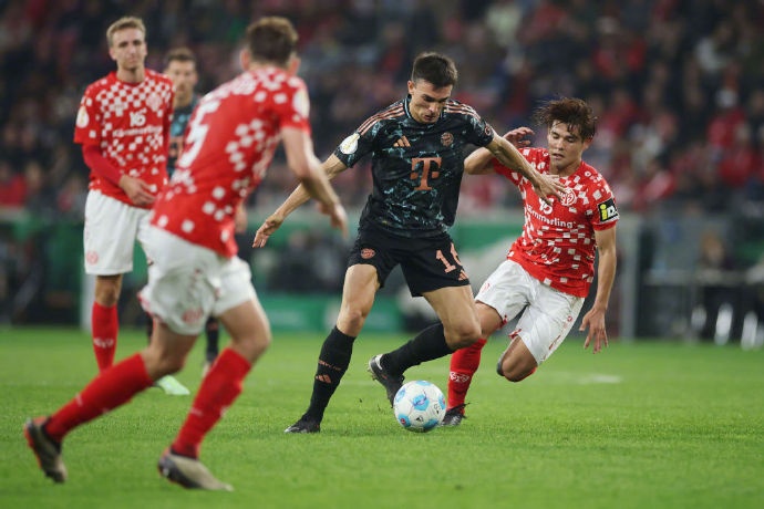 拜仁4-0狂胜布鲁日，凯恩领衔进击，德甲豪门欧冠全胜领跑