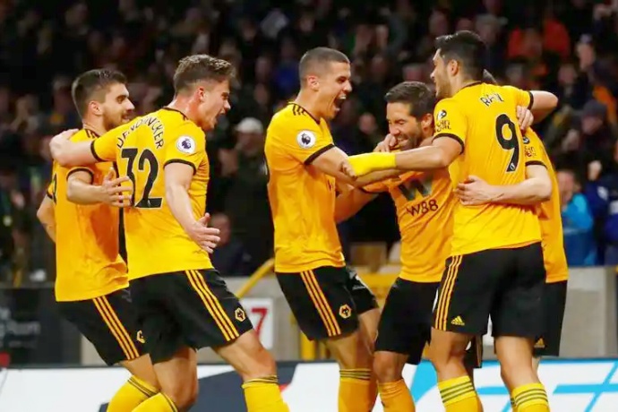 英超焦点战：富勒姆主场迎战狼队，谁能笑傲赛场？ 第2张