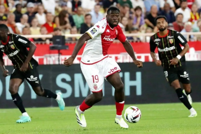 法甲焦点战：摩纳哥VS巴黎足球会，强强对话谁能笑到最后？