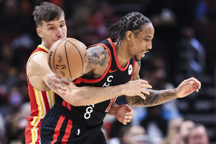 骑士力克老鹰，米切尔狂砍37分领跑赛场风云 第2张