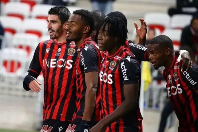 欧罗巴杯前瞻：尼斯主场迎战弗赖堡，战术博弈或成胜负手