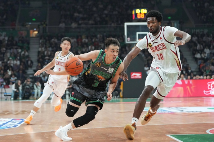 浙江男篮险胜四川，王奕博闪耀挺进全运决赛