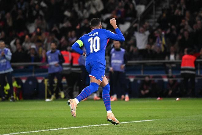 世预赛D组激战：世界第3法国4-0横扫乌克兰，姆巴佩双响助队提前出线