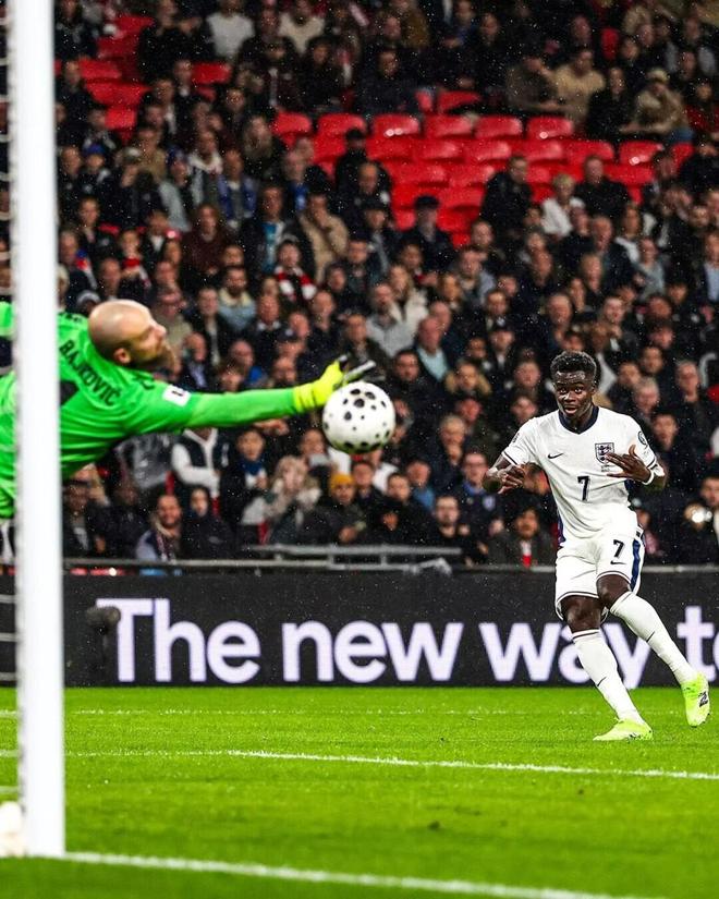 英格兰2-0塞尔维亚：萨卡埃泽建功，塞尔维亚无缘世界杯