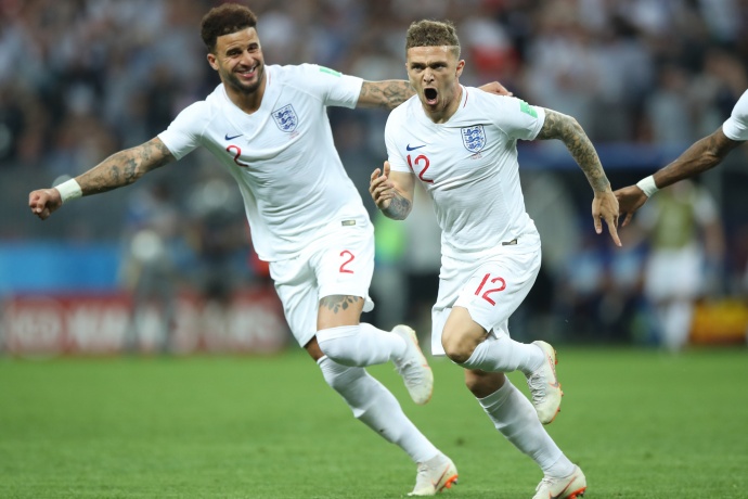 世预赛欧洲区：英格兰2-0完胜阿尔巴尼亚，凯恩双响助三狮军团头名晋级 第2张