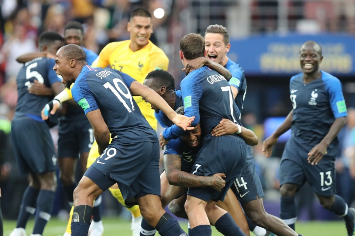 世预赛欧洲区：法国3-1逆转阿塞拜疆，古斯托助攻双响助高卢雄鸡领跑D组 第2张