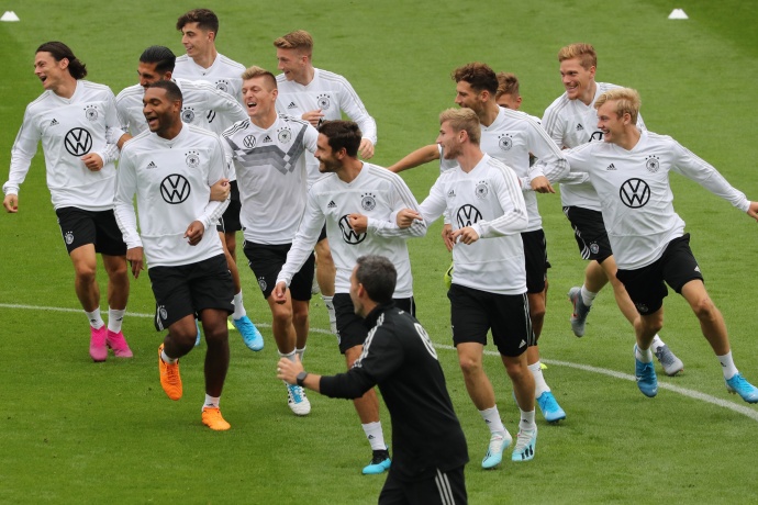 德国6-0狂胜斯洛伐克，强势晋级美加墨世界杯，众星闪耀铸就辉煌 第2张