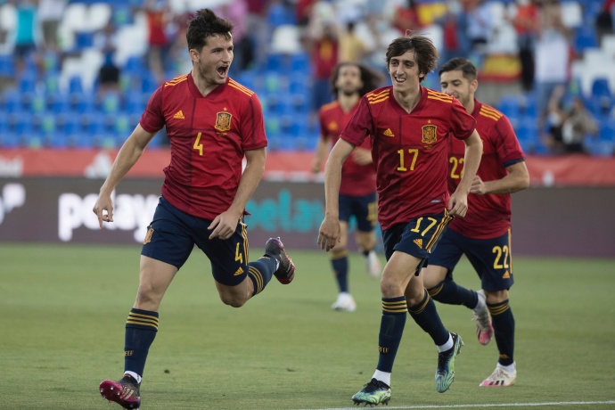 世预赛激战：西班牙2-2土耳其，奥尔莫奥亚萨瓦尔建功，西班牙头名直通 第2张